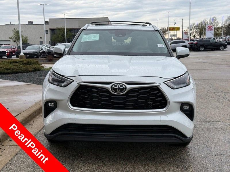 Used 2023 Toyota Highlander XLE AWD/4WD image 8