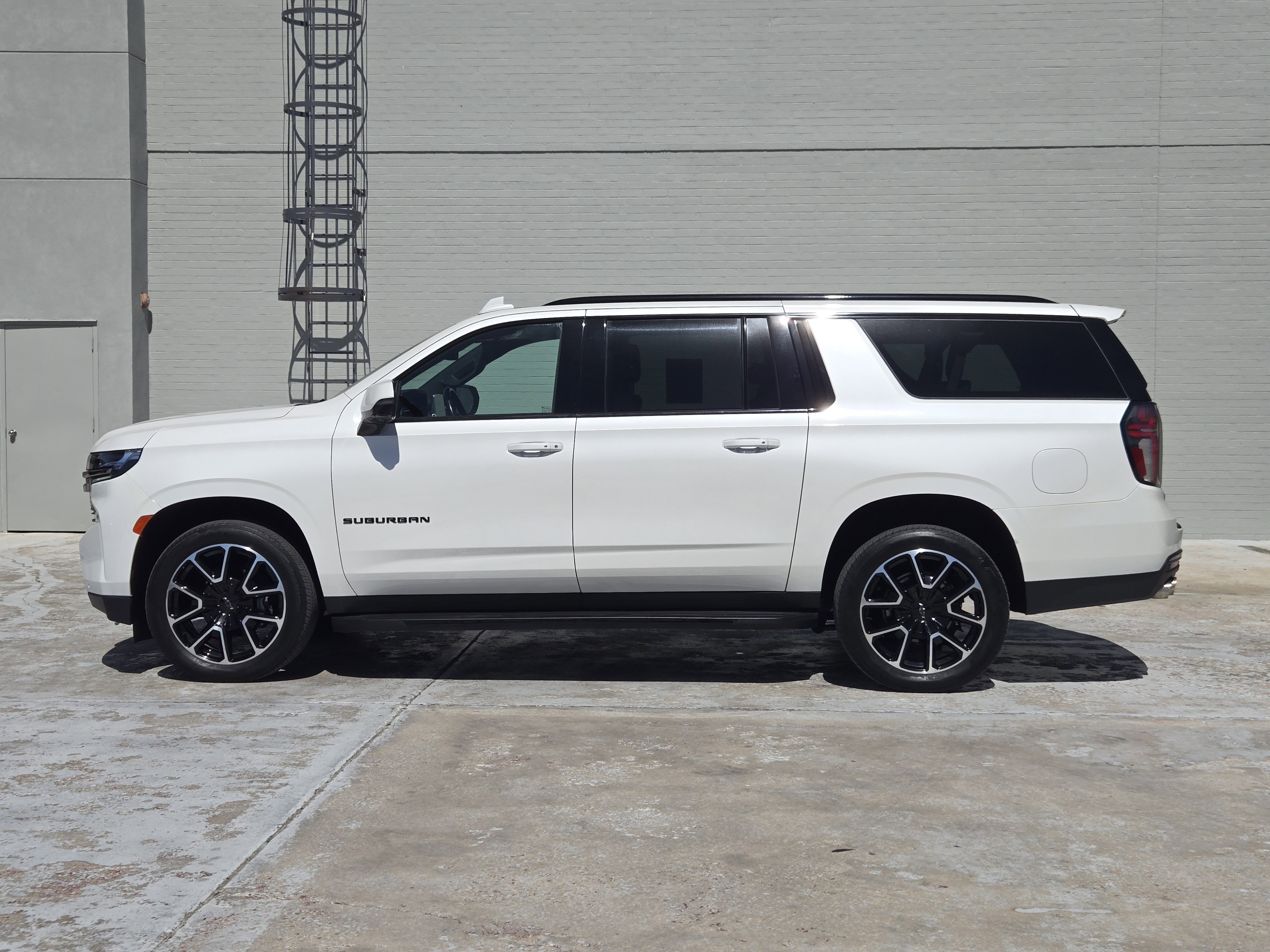 Used 2022 Chevrolet Suburban RST w/ Sport Performance Package AWD/4WD image 5