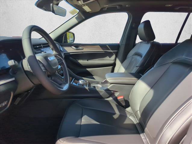 New 2025 Jeep Grand Cherokee Limited w/ Black Appearance Package image 4