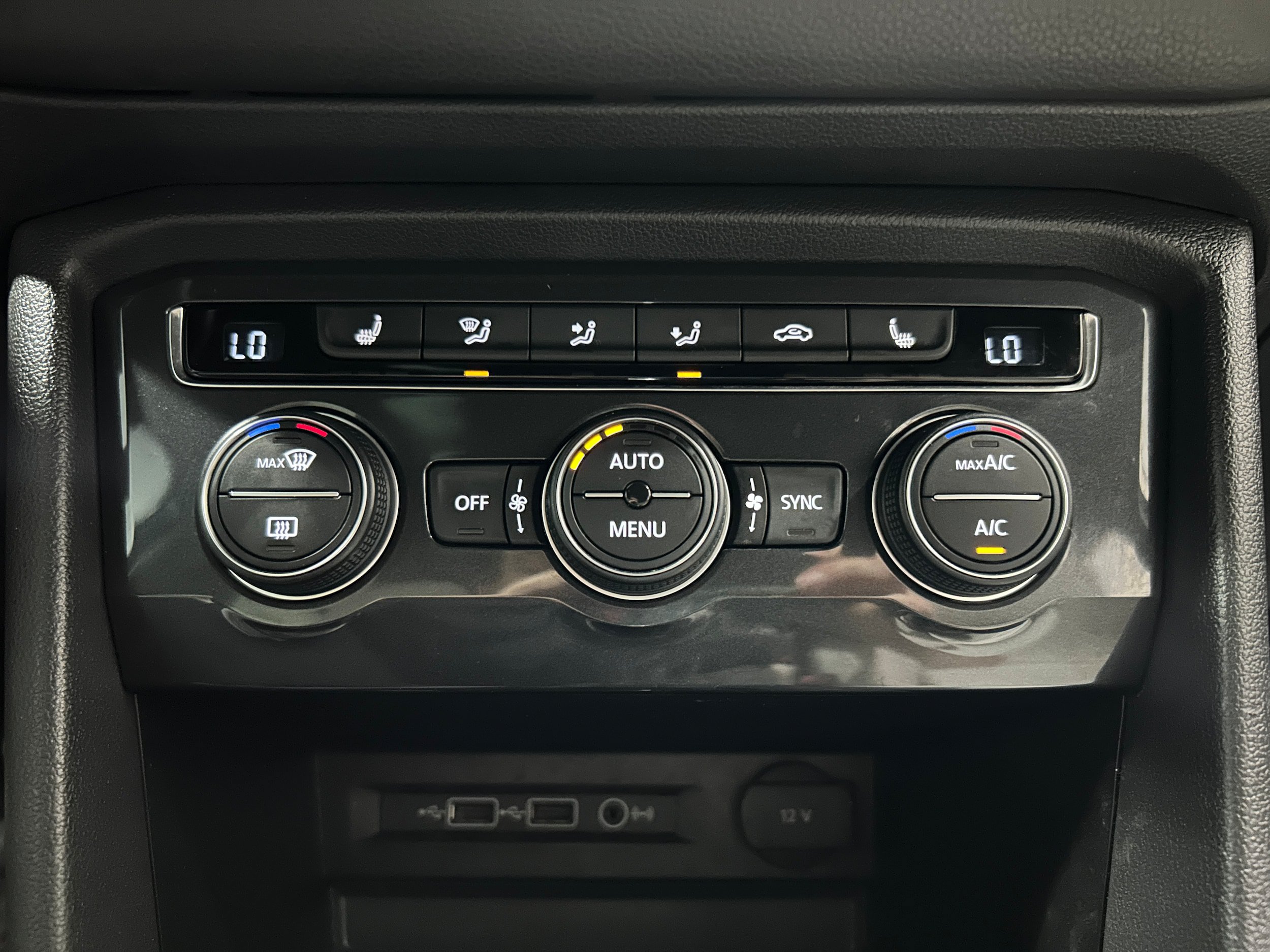 Used 2019 Volkswagen Tiguan SEL R-Line AWD/4WD image 10