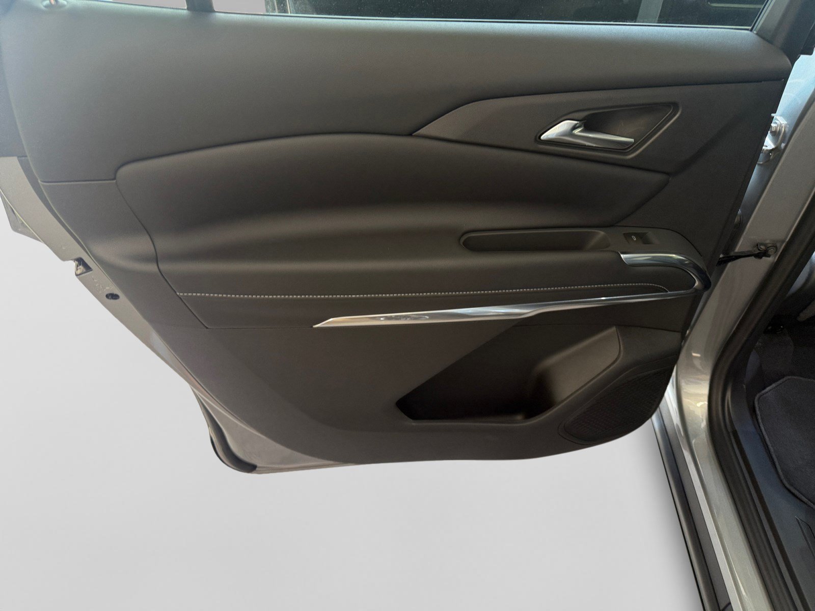 New 2027 Chevrolet Traverse LT w/ Sun and Wheel Package FWD image 20