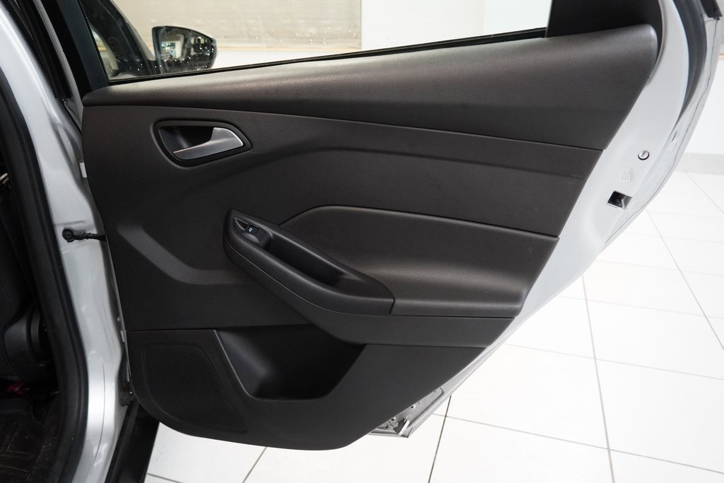 Used 2017 Ford Focus SE w/ SE Winter Package image 26