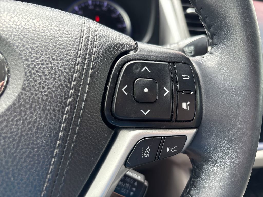 Used 2019 Toyota Highlander XLE FWD image 22