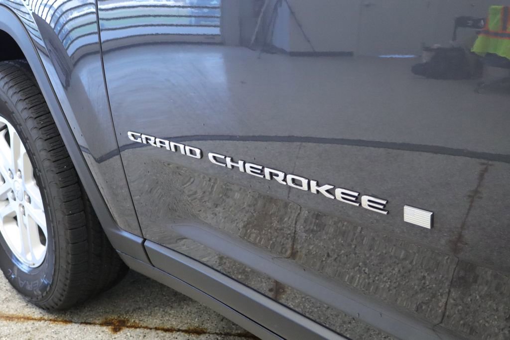 Used 2023 Jeep Grand Cherokee Laredo AWD/4WD image 17