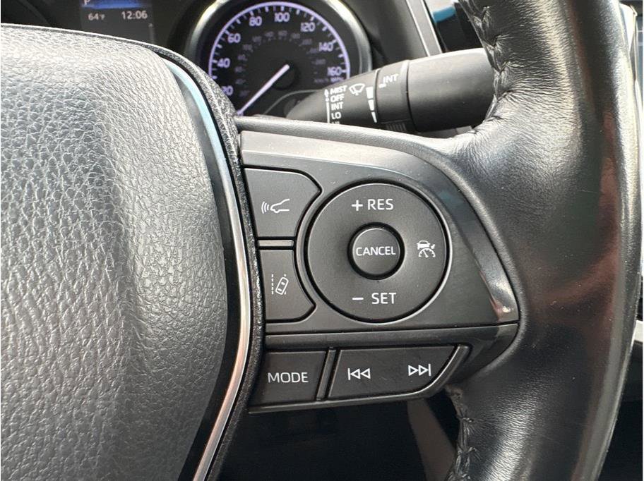 Used 2020 Toyota Camry SE image 18
