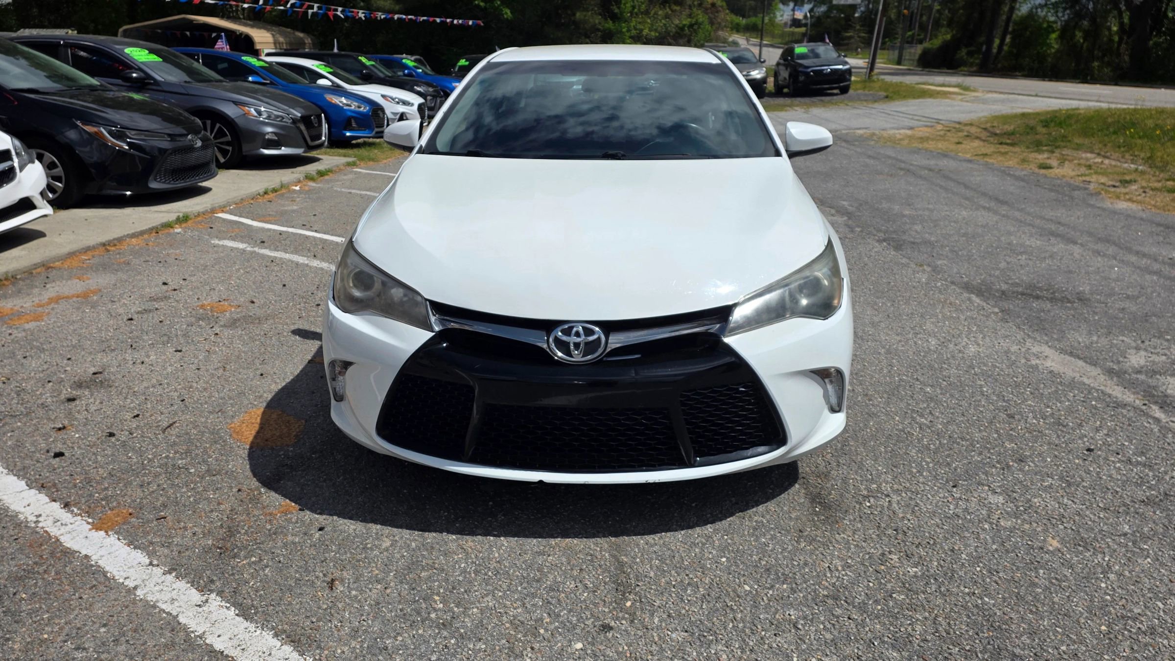 Used 2016 Toyota Camry SE FWD image 3