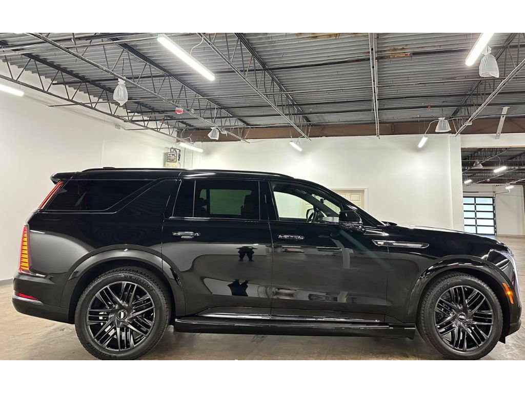 Used 2026 Cadillac Escalade IQL Sport 1 w/ LPO, ONYX Package AWD/4WD image 9