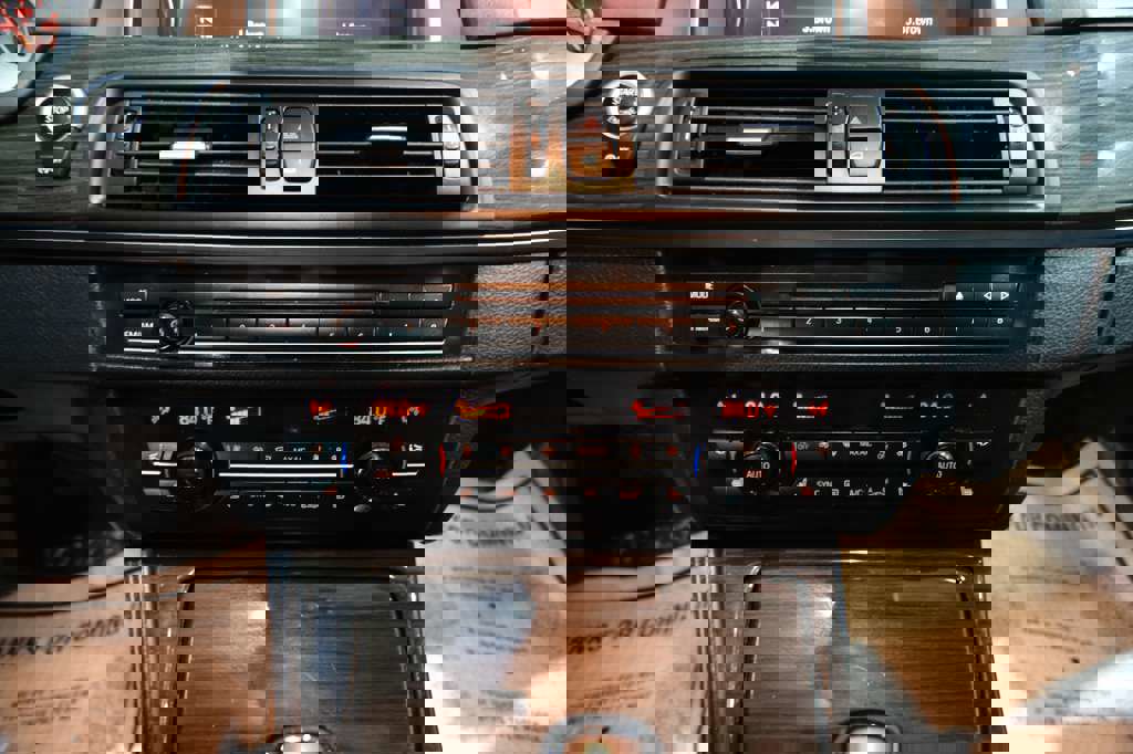 Used 2016 BMW 550i xDrive Sedan image 29