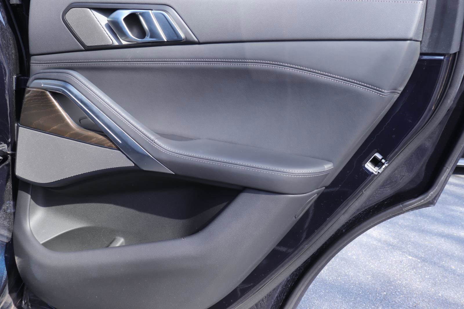 Used 2023 BMW X6 M50i w/ Executive Package image 21