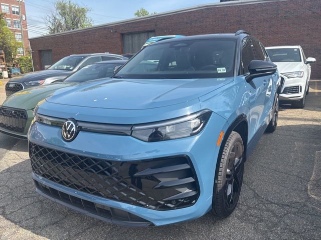 Used 2025 Volkswagen Tiguan SE R-Line