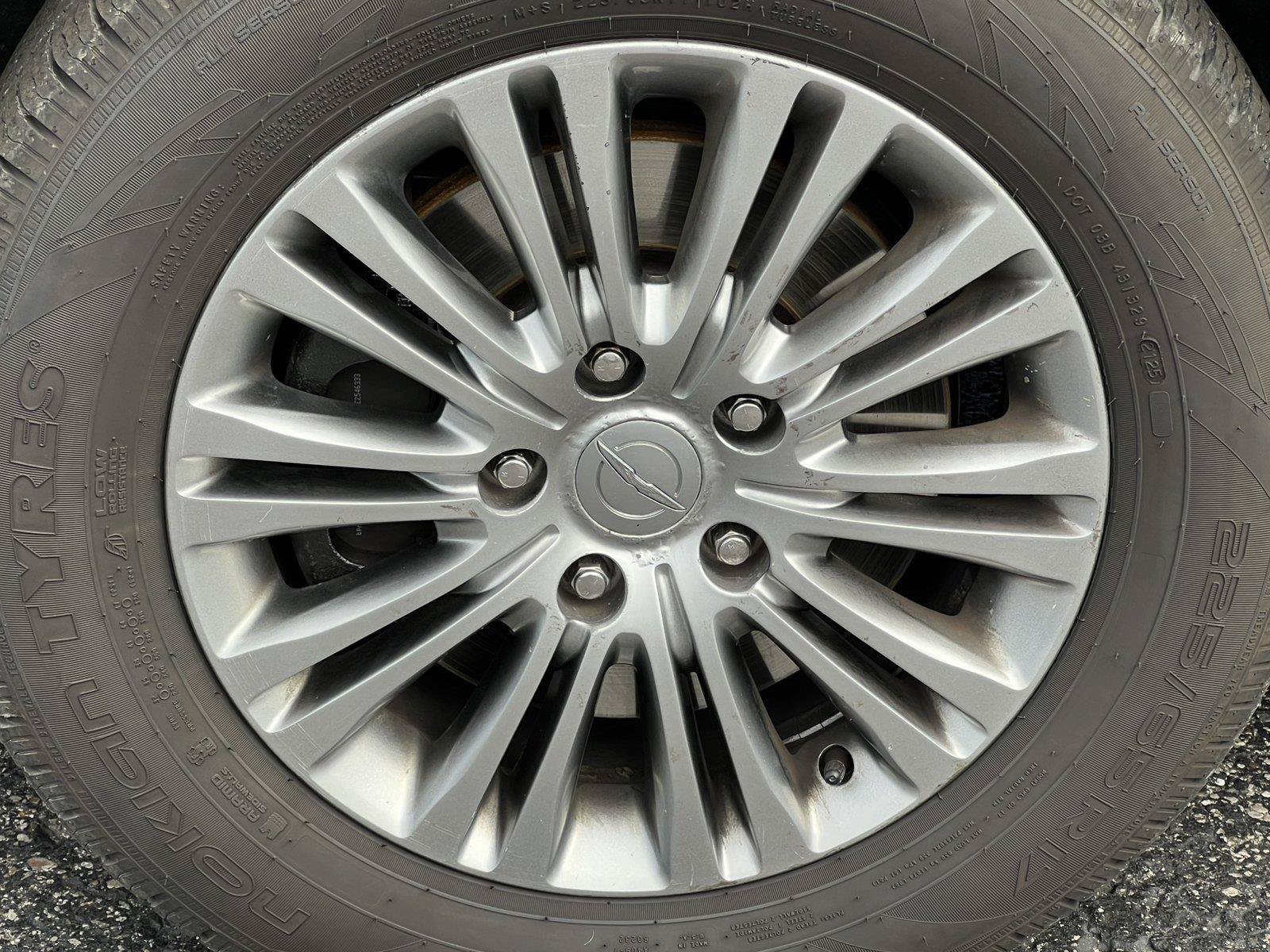 Used 2014 Chrysler Town & Country Touring-L w/ Driver Convenience Group FWD image 8