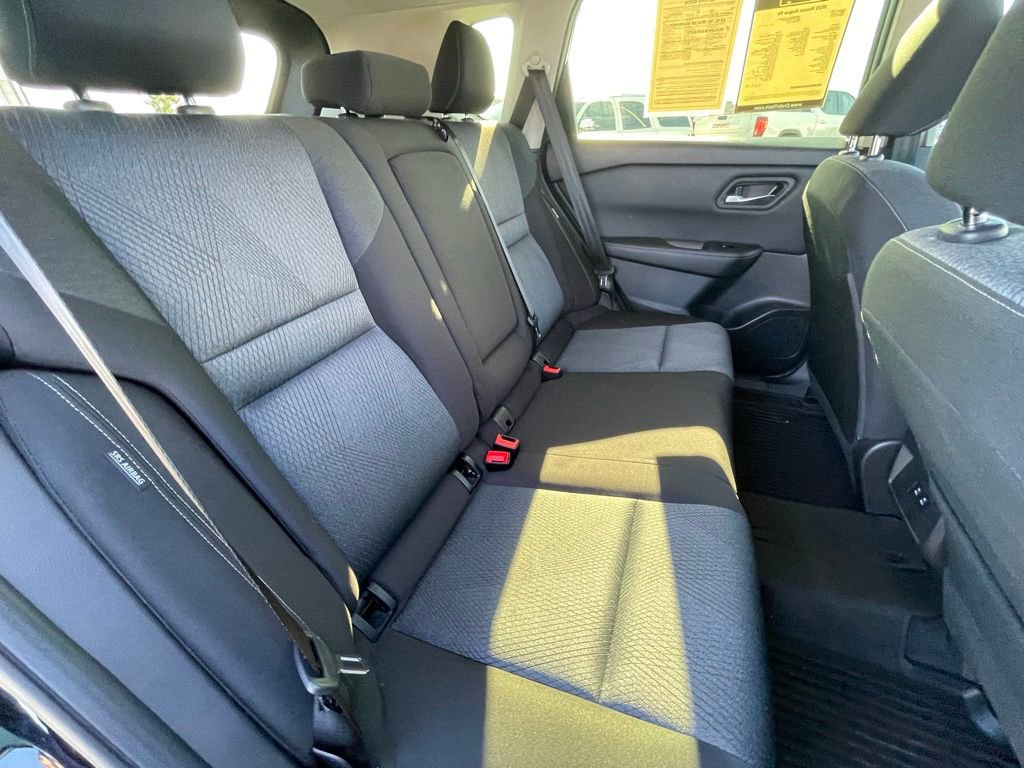 Used 2025 Nissan Rogue SV image 28