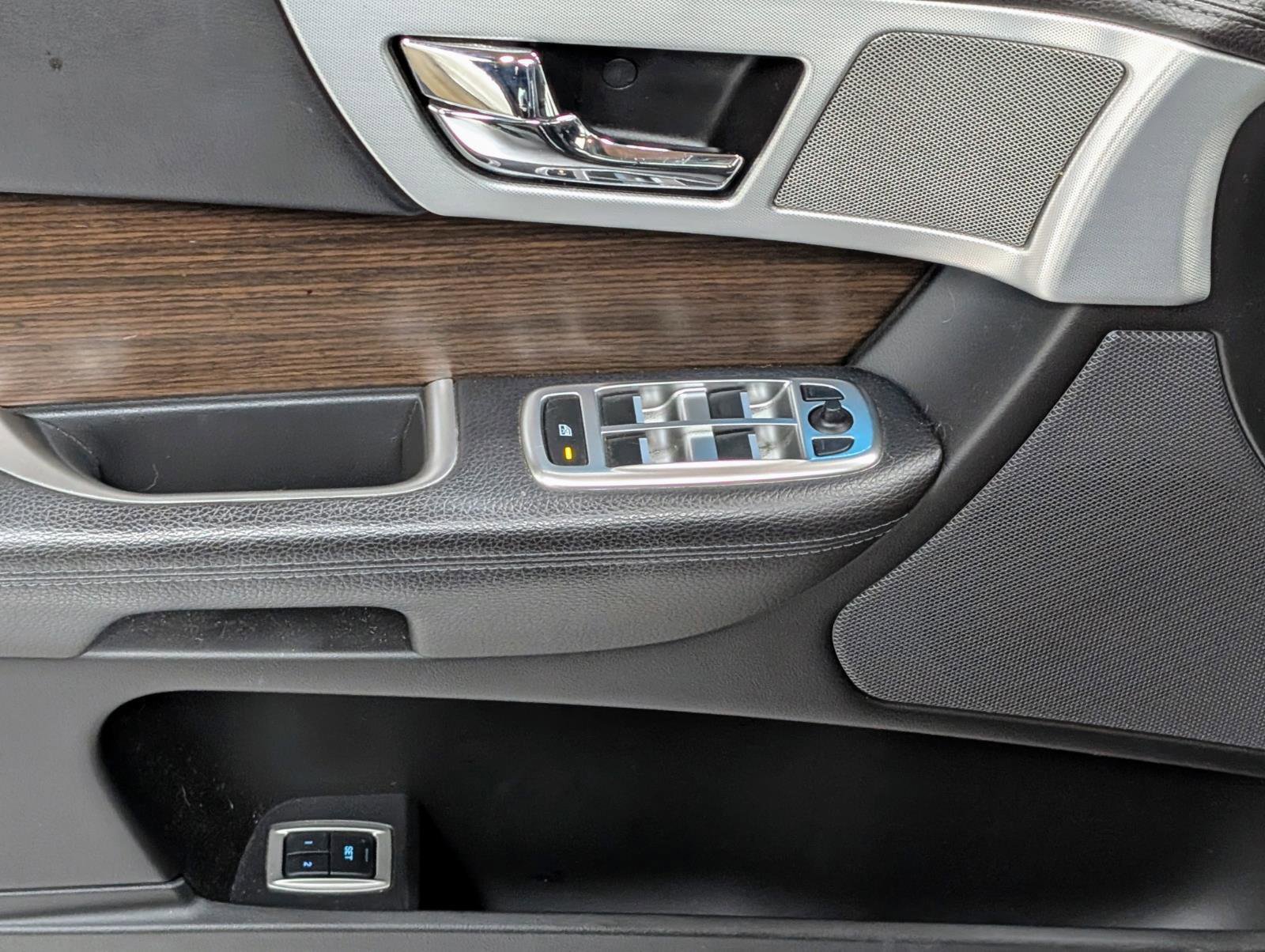 Used 2014 Jaguar XF 3.0 image 12