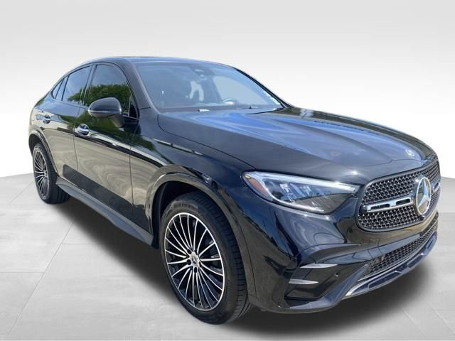 Used 2025 Mercedes-Benz GLC 300 4MATIC image 4