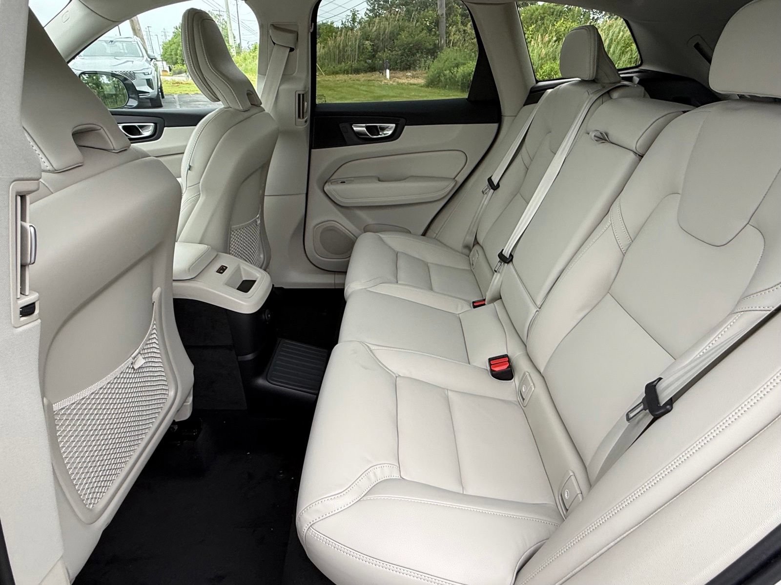 New 2026 Volvo XC60 T8 Ultra w/ Protection Package Premier AWD/4WD image 15