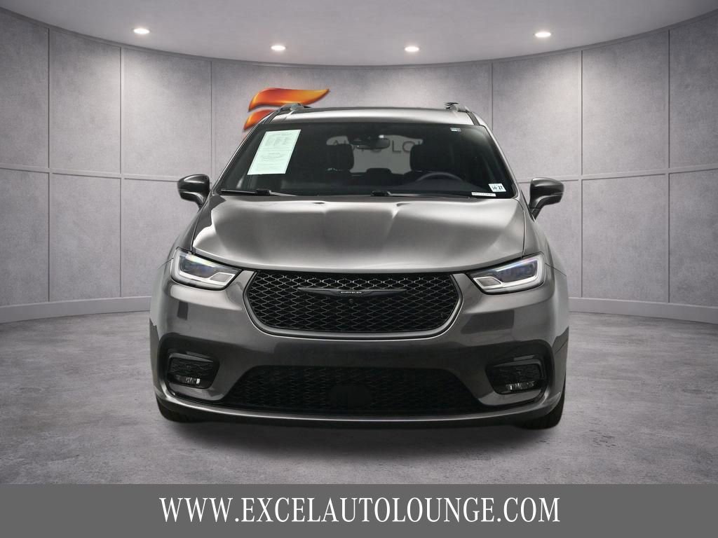 Used 2022 Chrysler Pacifica Touring-L w/ Uconnect Theater Family Group image 12