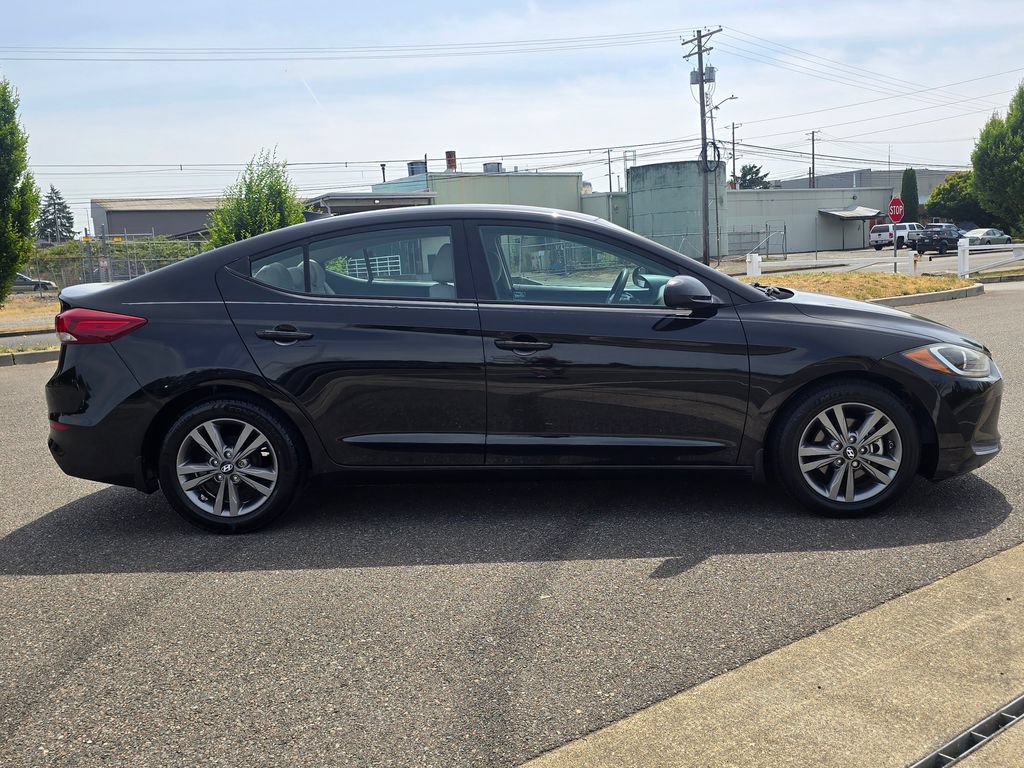 Used 2017 Hyundai Elantra SE FWD image 6