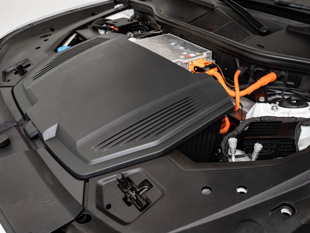 Used 2021 Audi e-tron Premium w/ Convenience Plus Package AWD/4WD image 46