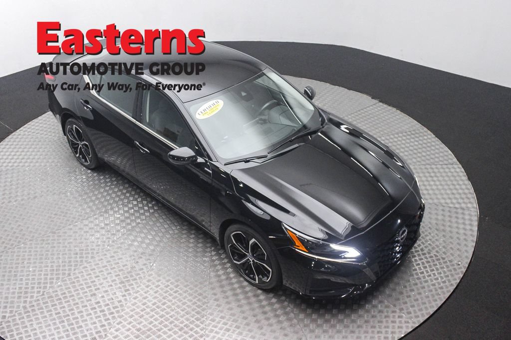 Used 2023 Nissan Altima 2.5 SR AWD/4WD image 3