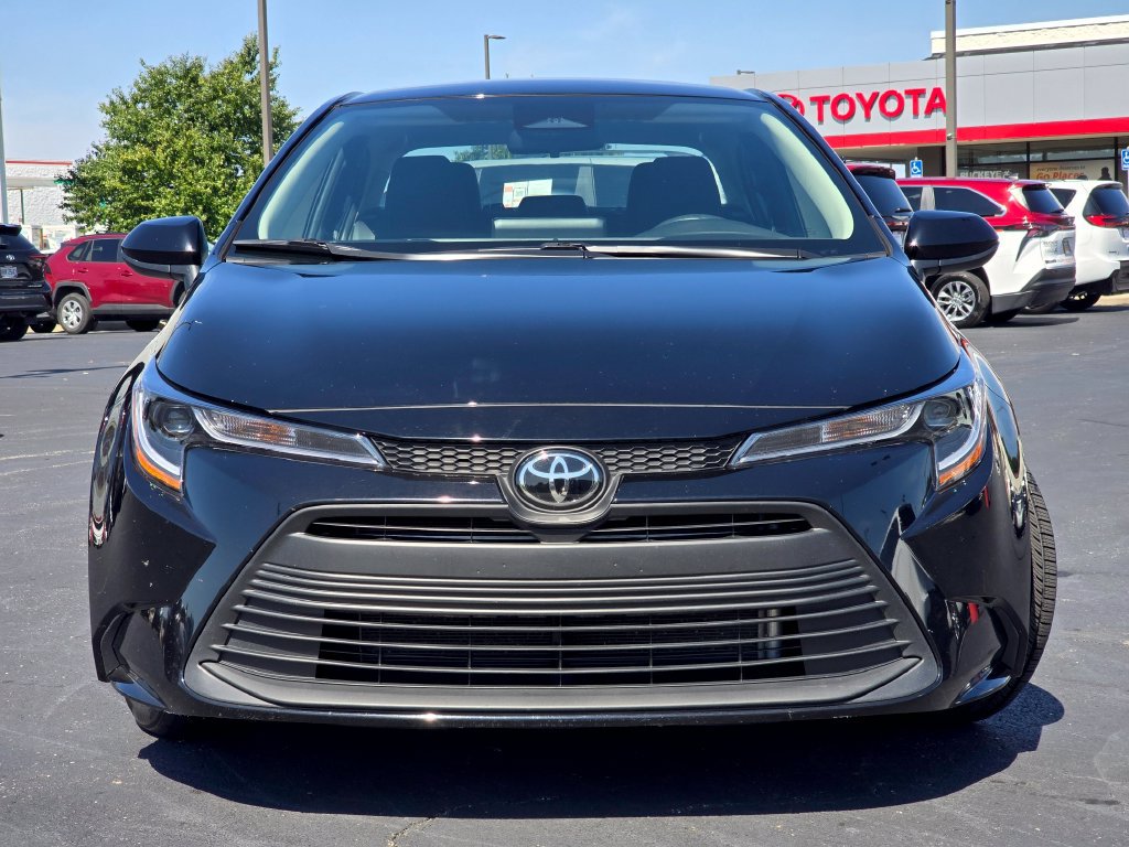 Used 2025 Toyota Corolla LE FWD image 3