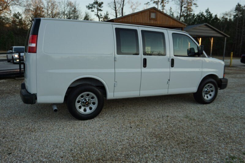 Used 2010 Chevrolet Express 1500 RWD image 19