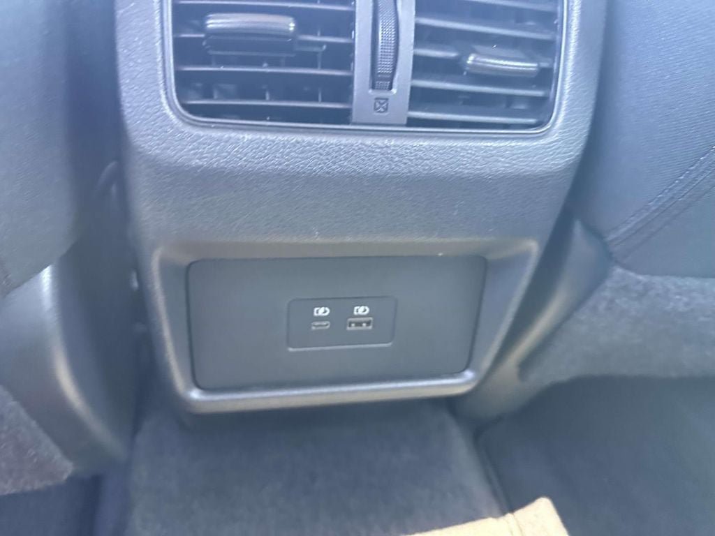 Used 2023 Nissan Rogue SV AWD/4WD image 10