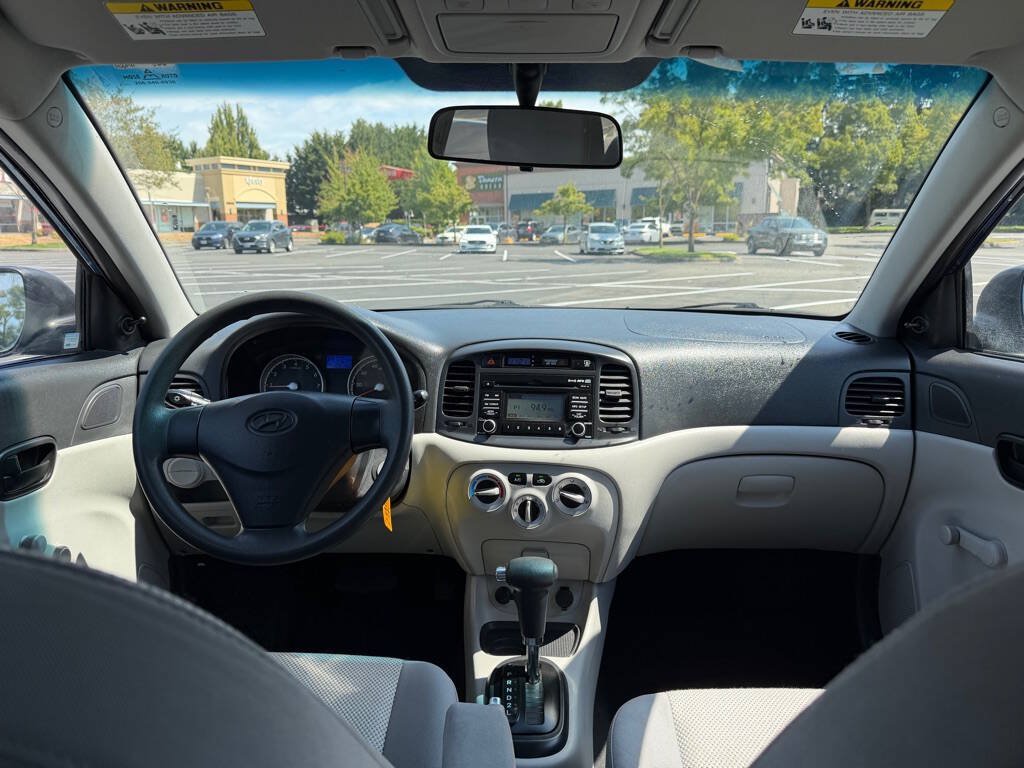 Used 2010 Hyundai Accent GLS FWD image 11