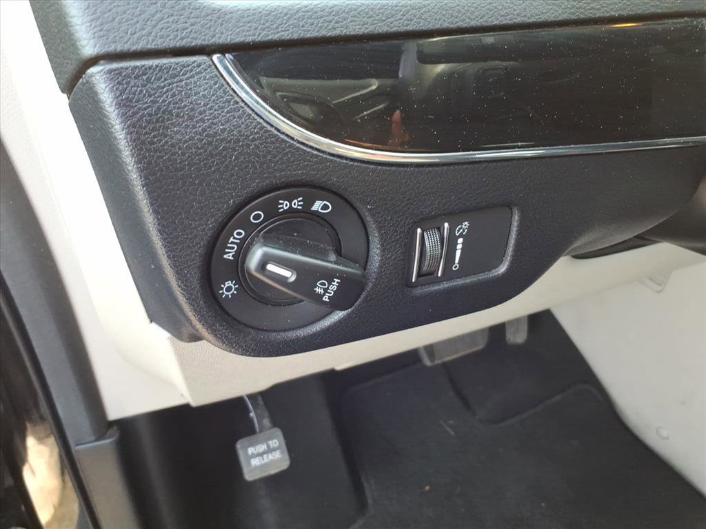 Used 2018 Dodge Grand Caravan SXT FWD image 27