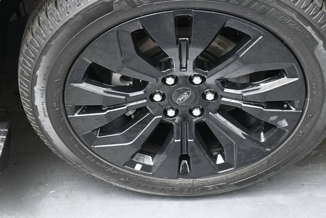 Used 2025 Ford Expedition Platinum w/ Stealth Appearance Package AWD/4WD image 32