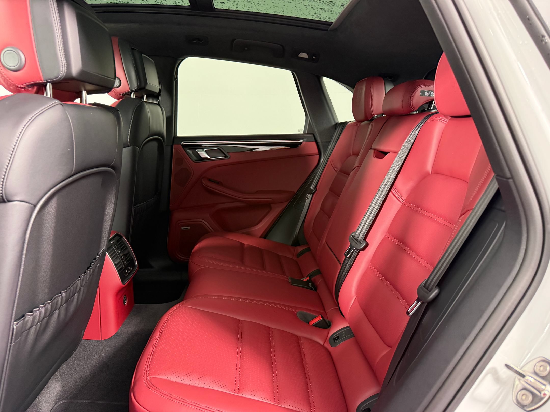 New 2026 Porsche Macan AWD/4WD image 21