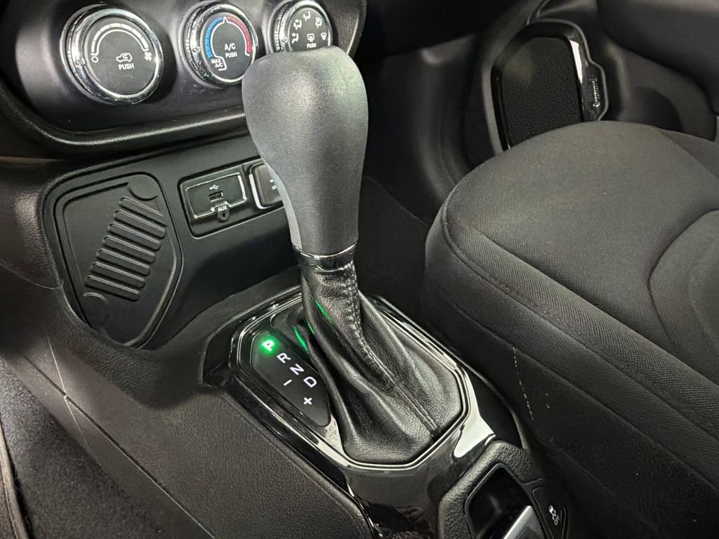 Used 2017 Jeep Renegade Altitude image 28