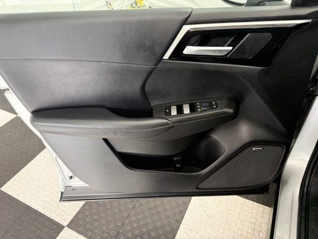 Used 2025 Mitsubishi Outlander SE AWD/4WD image 14