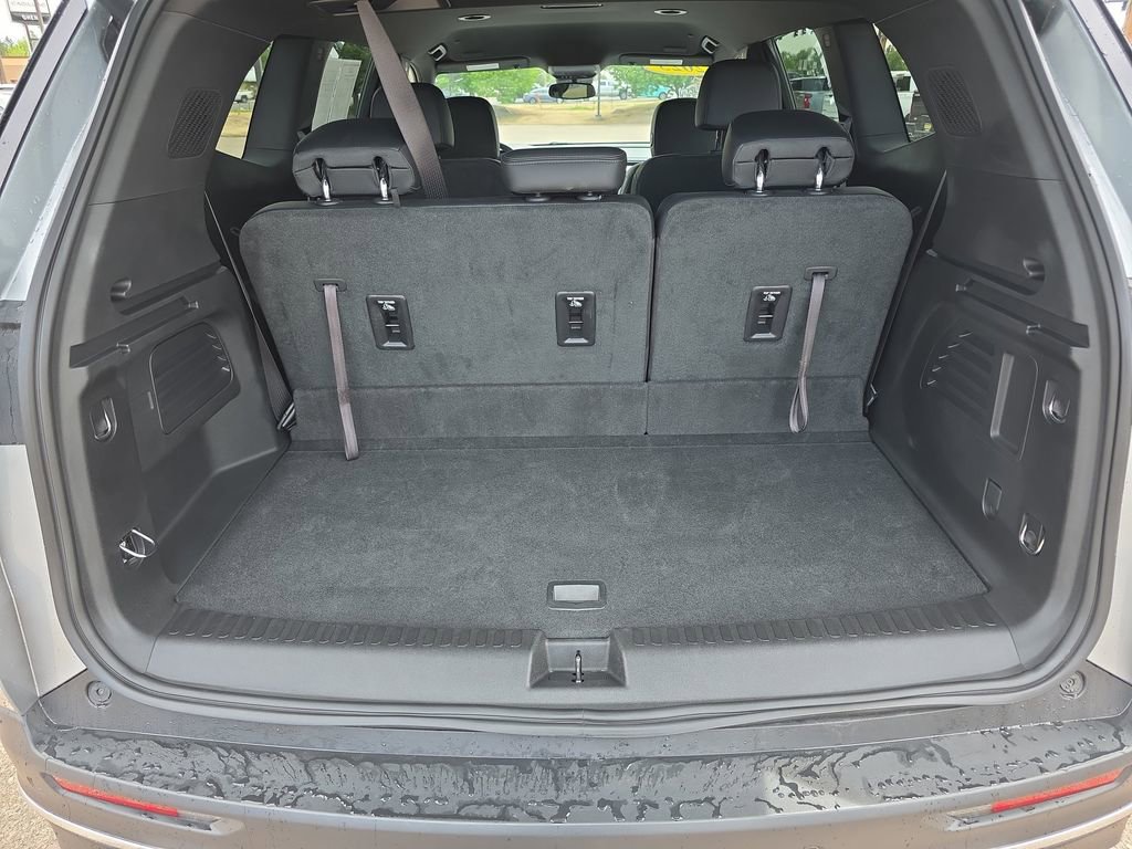 Used 2025 Buick Enclave Preferred AWD/4WD image 36