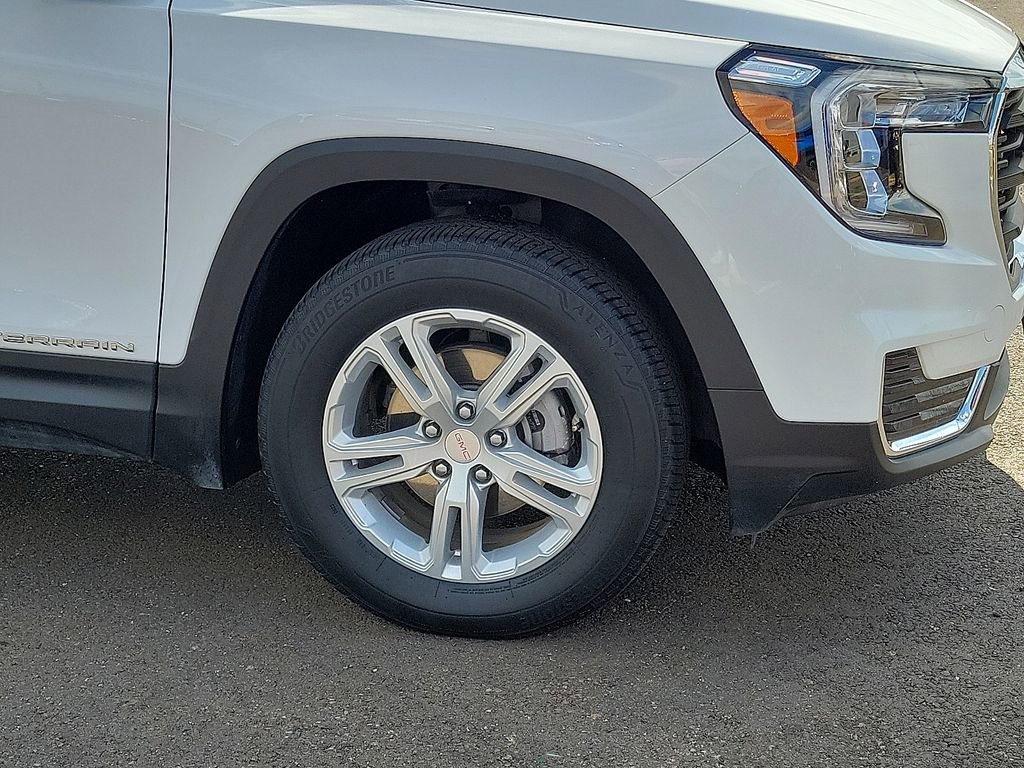 Used 2023 GMC Terrain SLE w/ Driver Convenience Package image 5
