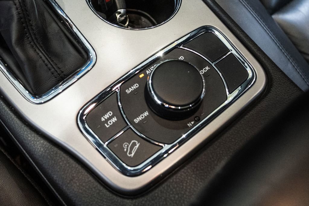 Used 2021 Jeep Grand Cherokee Limited image 25