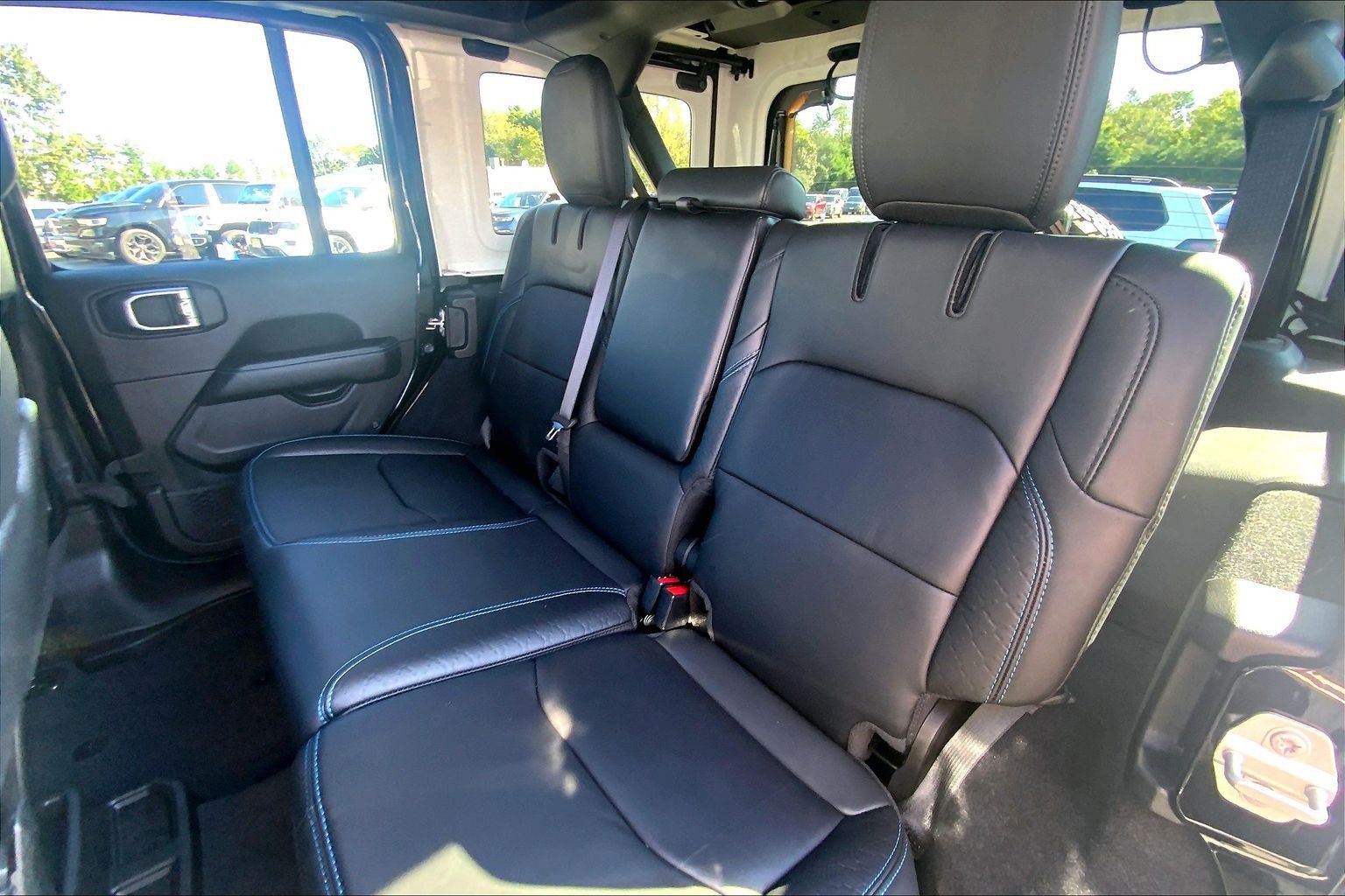 Used 2024 Jeep Wrangler High Altitude AWD/4WD image 20