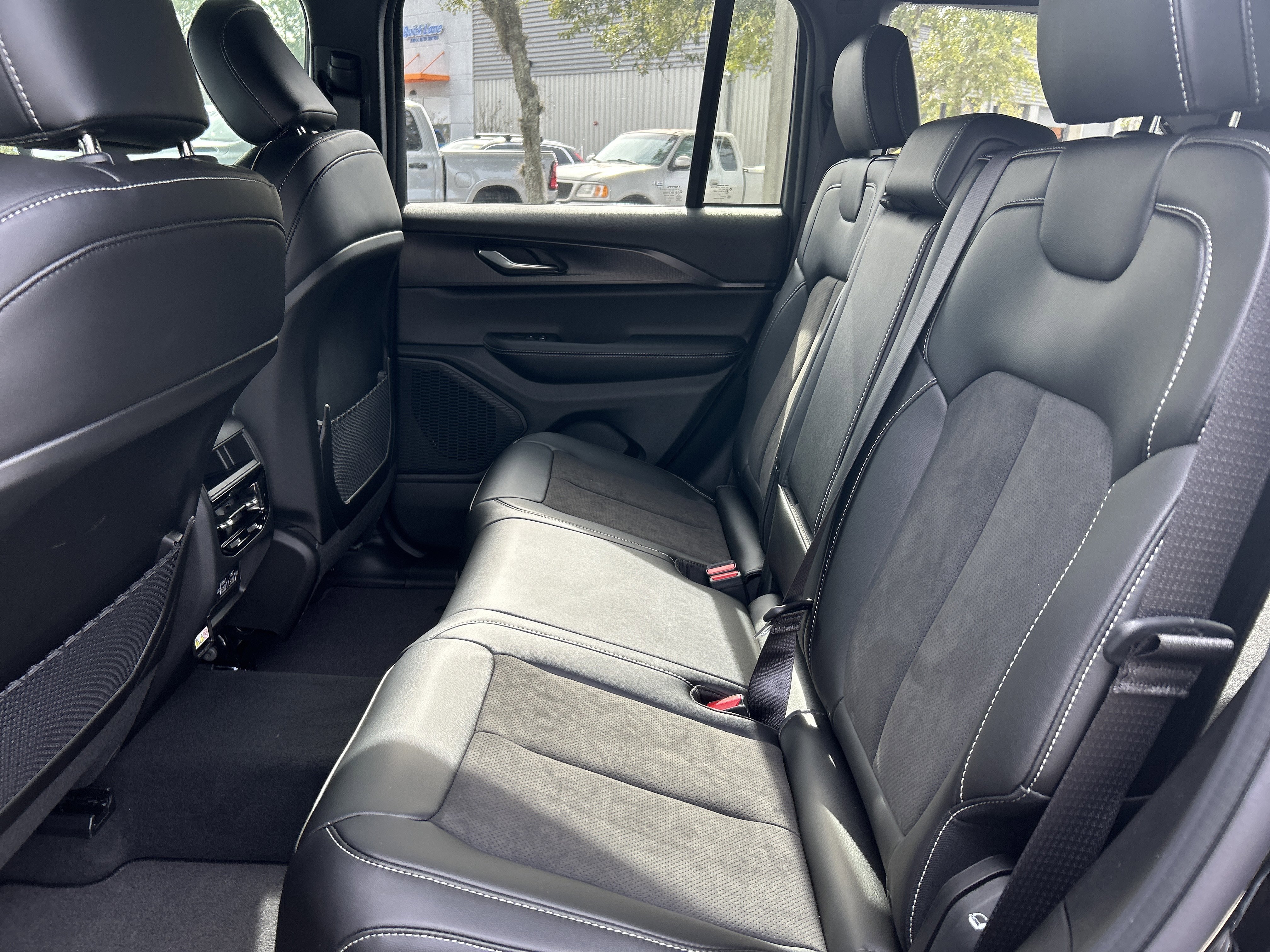 New 2025 Jeep Grand Cherokee Altitude image 36