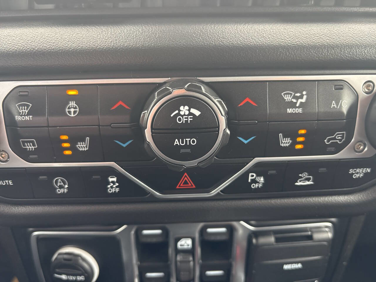 Used 2024 Jeep Wrangler Unlimited Sahara w/ Safety Group AWD/4WD image 25