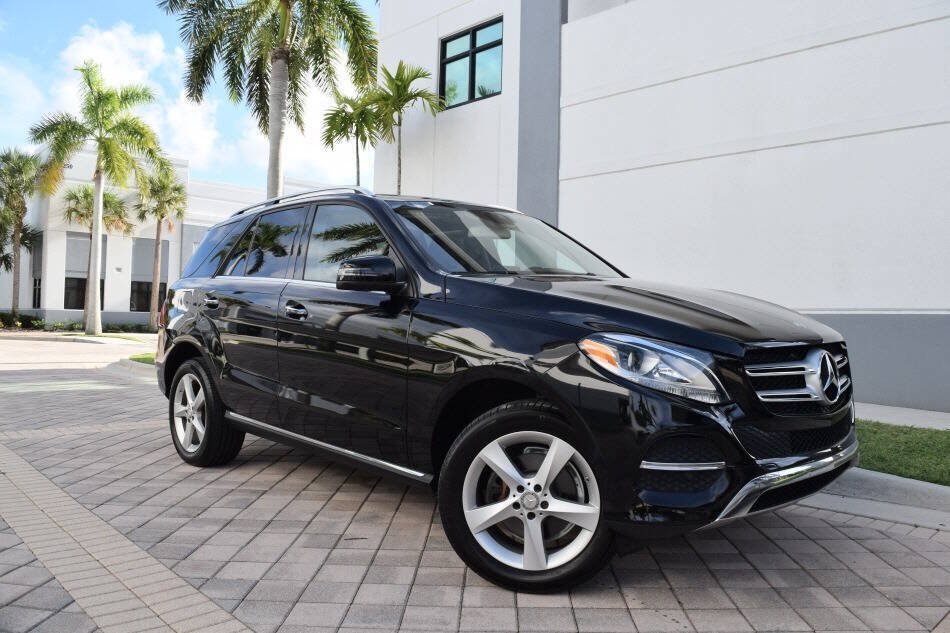 Used 2016 Mercedes-Benz GLE 300d 4MATIC w/ Premium Package image 1
