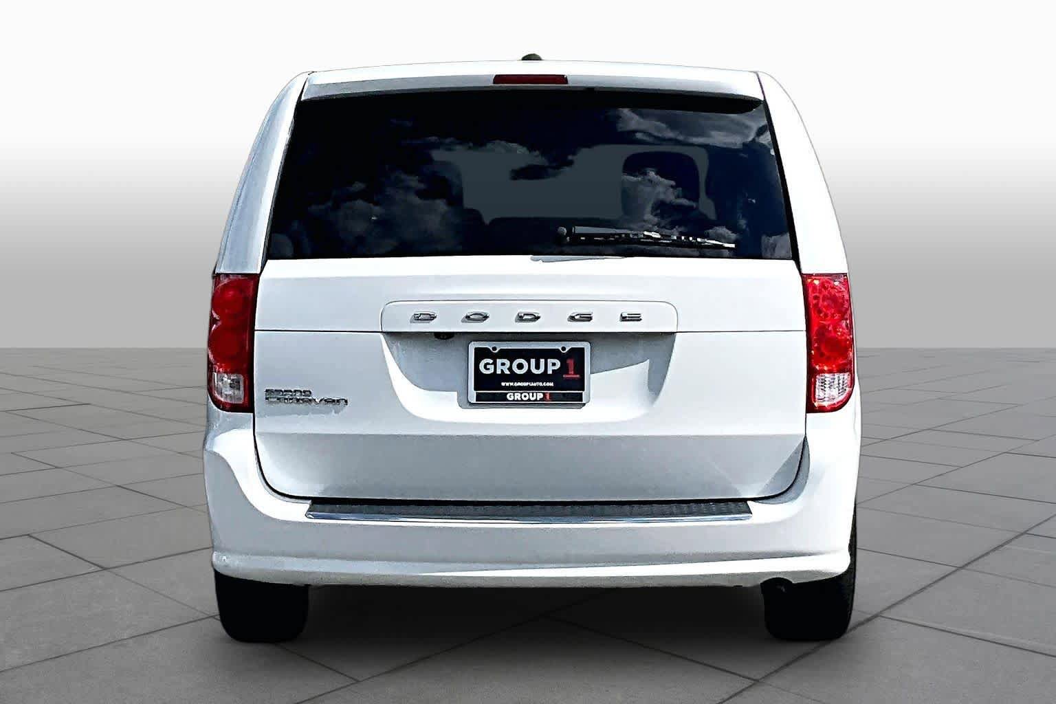 Used 2016 Dodge Grand Caravan SE FWD image 5