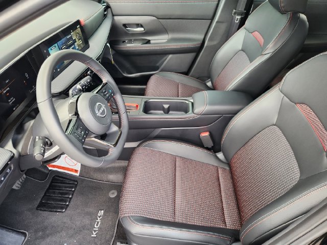 New 2025 Nissan Kicks SR w/ Illumination Package FWD image 10