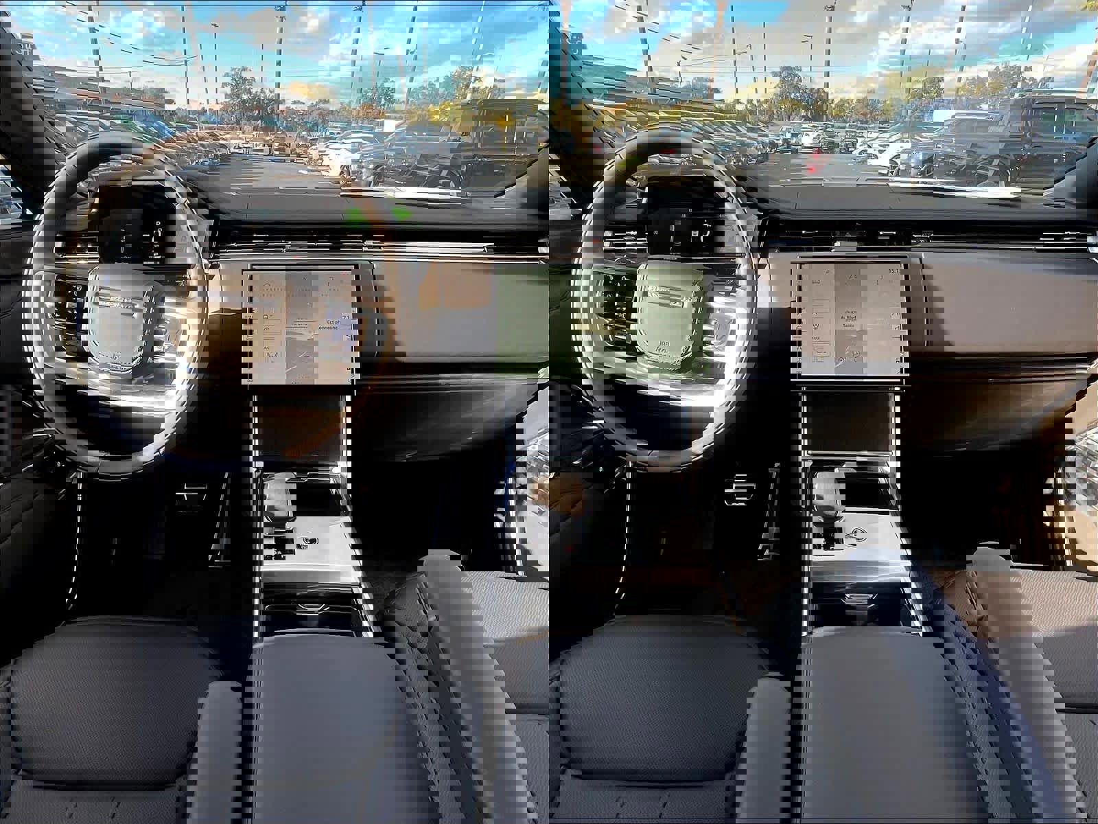 New 2025 Land Rover Range Rover SE image 7