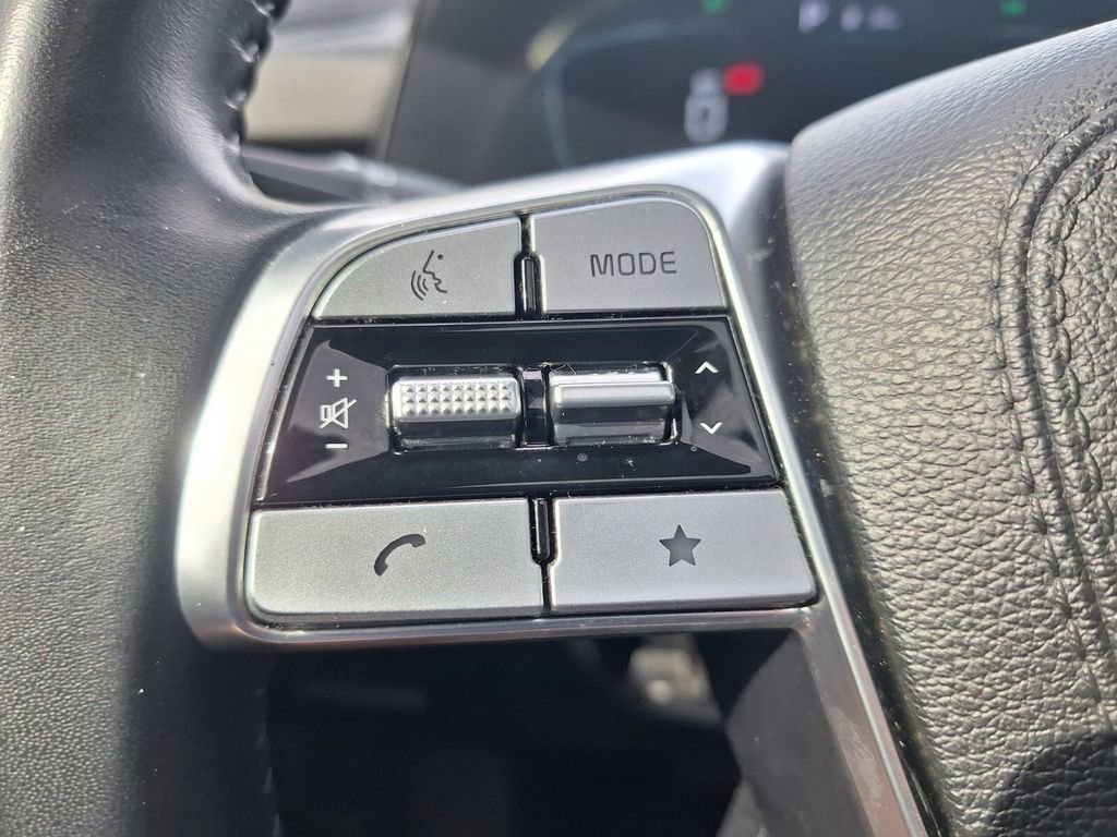 Used 2024 Kia Telluride EX w/ EX Captain's Chair Package image 13