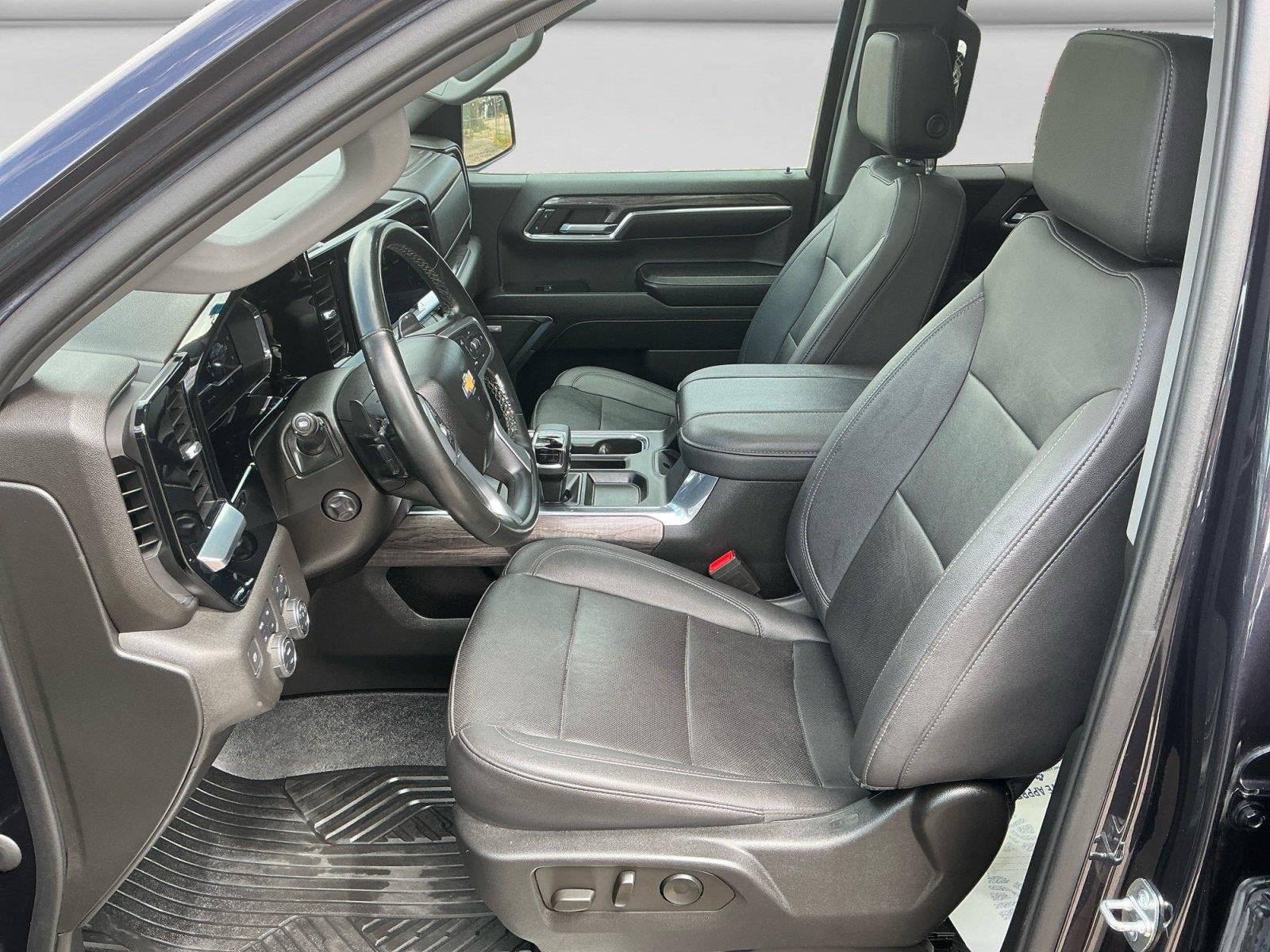 Used 2023 Chevrolet Silverado 1500 LTZ w/ LTZ Premium Package AWD/4WD image 10