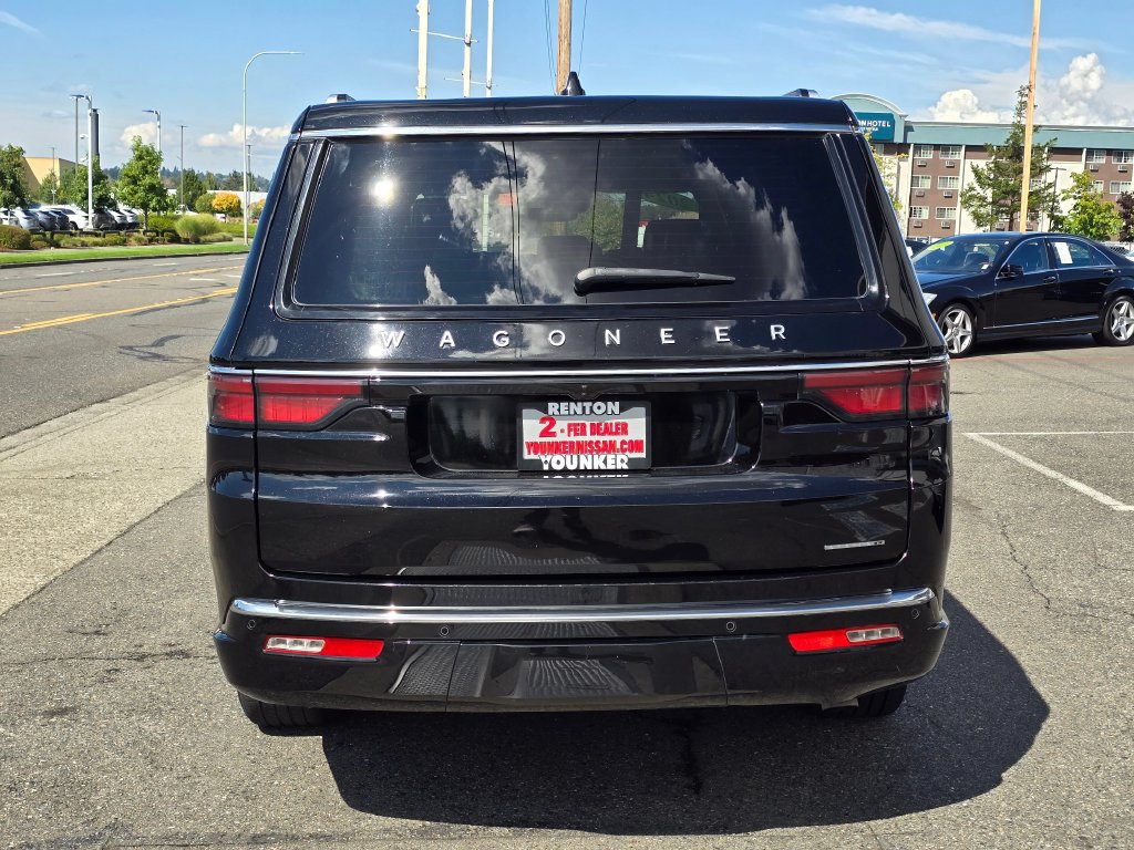 Used 2024 Jeep Wagoneer L Series II AWD/4WD image 4