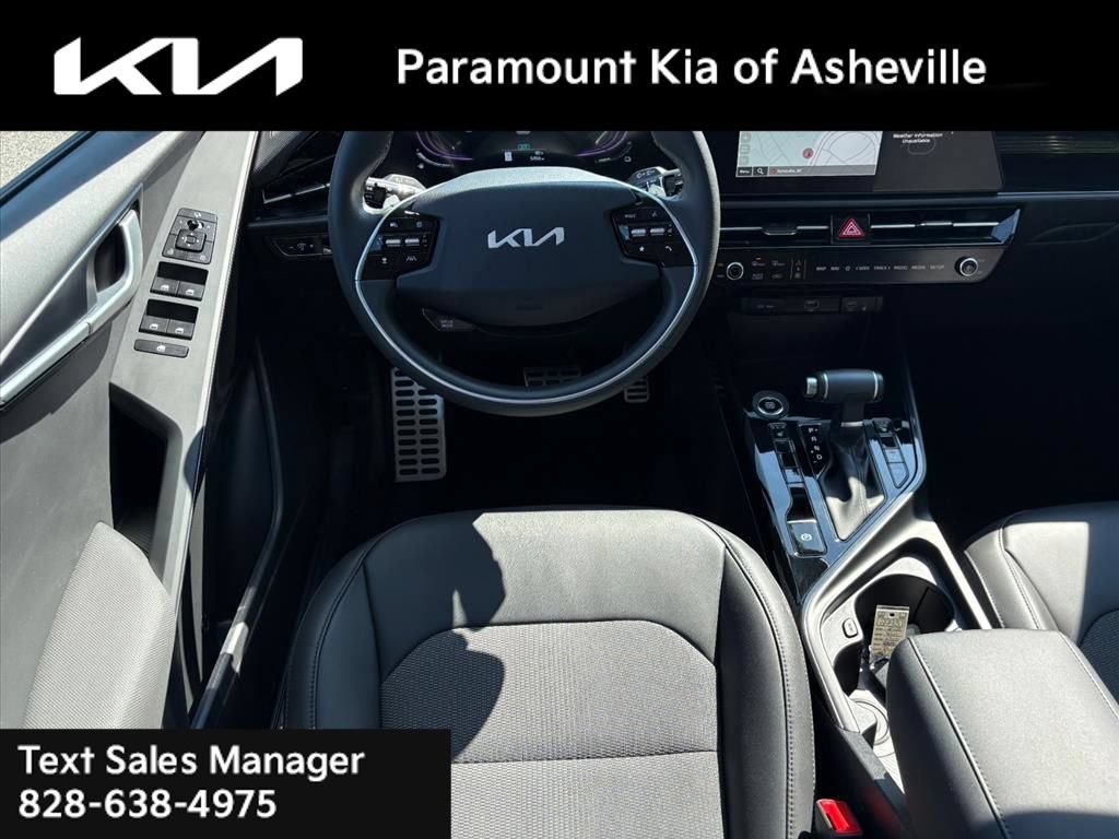 Certified 2025 Kia Niro EX Touring FWD image 25