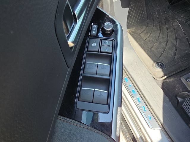 Used 2026 Toyota Sienna Limited FWD image 13