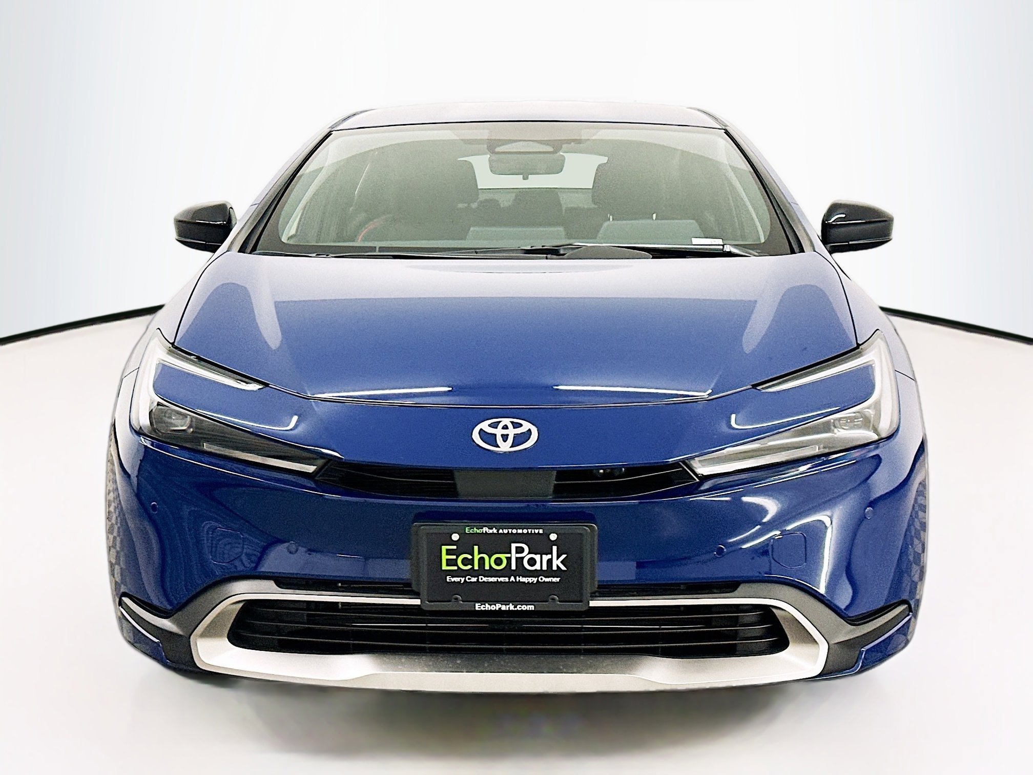 Used 2025 Toyota Prius Plug-In Hybrid image 2