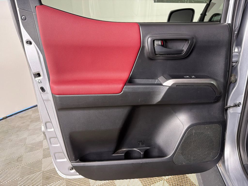 Used 2019 Toyota Tacoma SR5 RWD image 21