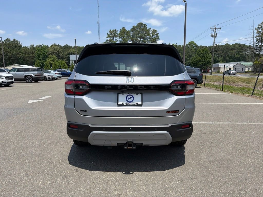 Certified 2025 Honda Pilot TrailSport image 6